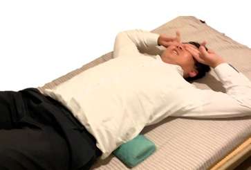 腰痛、首の痛み、骨盤・脊髄のずれに効果的！「運動枕」を使って1日5分の運動