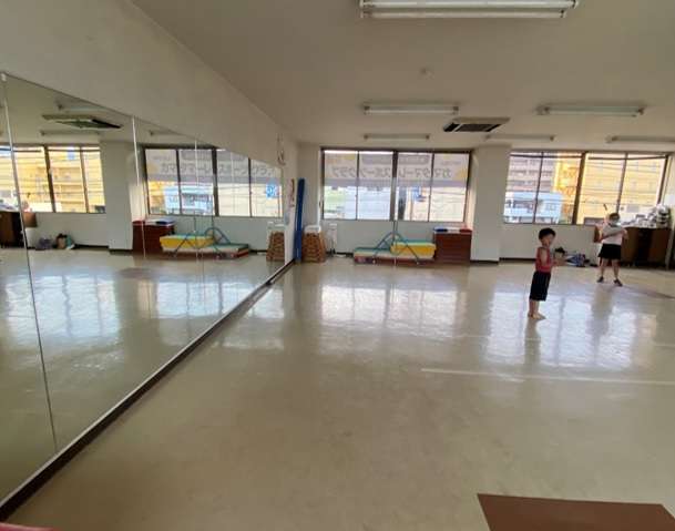 子ども体操教室で、「運動の楽しさ」と「姿勢の大切さ」を伝えています。
